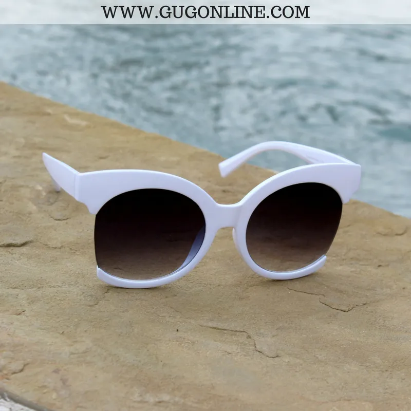 The Hanna Cat Eye Sunglasses in White